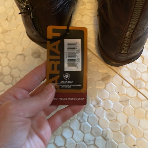 Ariat size 7 B - Picture 6 of 7